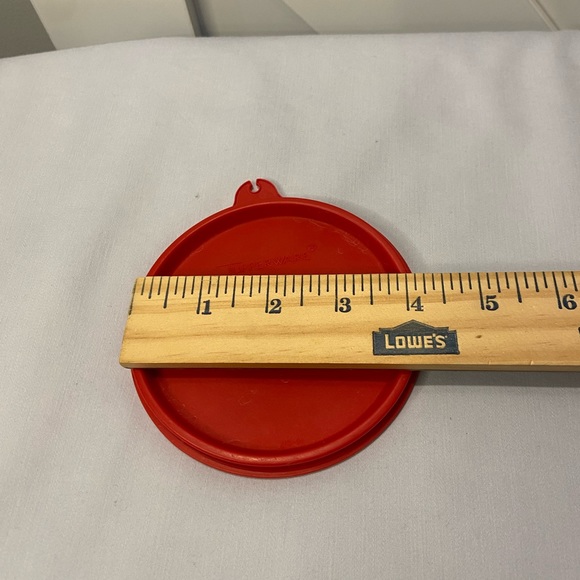 Tupperware Replacement A-Tap Red Round 4 inch Lid - Picture 5 of 6